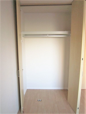 【収納】 | リヴェールシャトー綱島【SHM】 | 洋室5.6帖のお部屋にあるクローゼットです♪