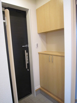 【玄関】 | リヴェールシャトー綱島【SHM】 | 玄関には上下タイプのシューズボックス付き！