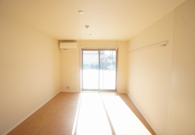 【居間・リビング】 | リヴェールシャトー綱島【SHM】 | 南西向き11.8帖のLDK！