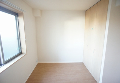 【洋室】 | リヴェールシャトー綱島【SHM】 | 玄関側にある洋室5.6帖のお部屋です♪