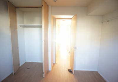 【寝室】 | リヴェールシャトー綱島【SHM】 | クローゼットのある洋室5.6帖のお部屋です！