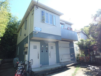 【外観】 | Lily House/リリーハウス【SHM】 | 積水ハウス施工の賃貸住宅シャーメゾン♪ブルーライン「仲町台」駅より徒歩圏内！郵便局やコンビニが近くて便利！緑豊かな住宅地にある2階建てアパートです♪