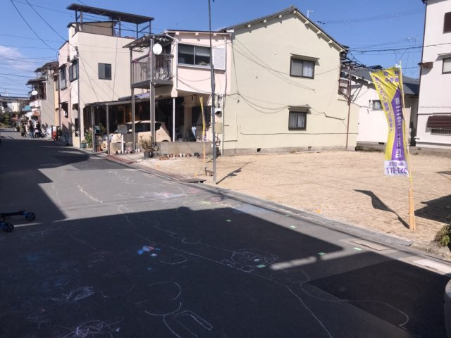 グラッド・タウン千石東町の前面道路含む現地写真