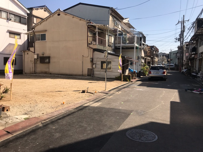 グラッド・タウン千石東町の前面道路含む現地写真