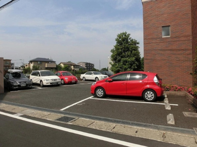 【駐車場】 | グランドール梶ヶ谷 | いつでも目の届く敷地内に駐車場があります♪お車をお持ちの方におすすめです！