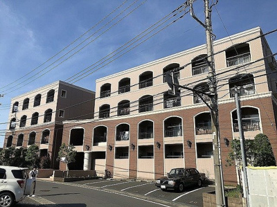 【外観】 | グランドール梶ヶ谷 | 田園都市線「梶が谷」駅より徒歩5分！楽器OK♪便利な立地の4階建てマンションです♪通勤通学はもちろん、お買い物やお出かけにもGood☆