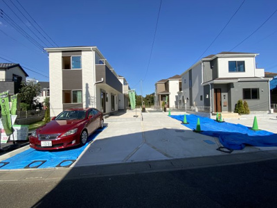 【前面道路含む現地写真】 | 現地見学会　浦和美園駅バス11分停歩2分の敷地51坪の駐車3台の広々土地の新築分譲住宅、最終１棟 | 前面道路含む現地写真です