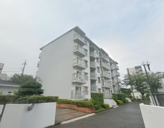 【外観】 | 角部屋住戸につき廊下側も人通りが少なくプライバシーを保てます。
南向き、二面バルコニーにつき採光・風通し良好です。