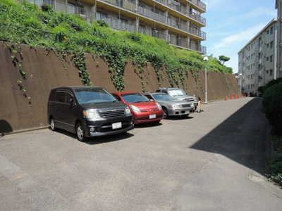 【駐車場】 | 上大岡コーポラスC棟 | 平置き駐車場