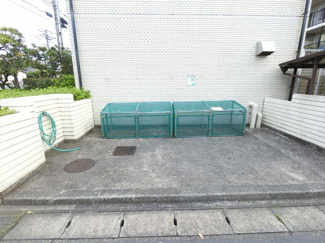 【その他共用部分】 | ゴミ置き場です。
敷地内にあるのでゴミ出しが楽ちんです。