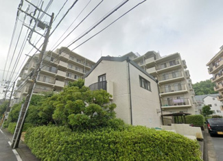 【外観】 | 東南・南西の角部屋につき陽当たり・眺望良好です。
バルコニー前面は公園につき開放感がございます。