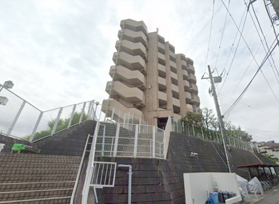 【外観】 | 上永谷パークホームズ | 高台に位置し、自然林に隣接した自然豊かな住環境！
南東角部屋のため陽当たり・風通し良好です。