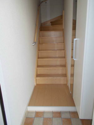 【玄関】 | クレール聖徳B | シンプルで使いやすい玄関です