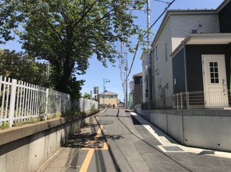 【前面道路含む現地写真】