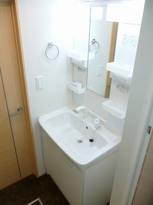 【洗面所】 | メゾンドシュシュリヴィエール | 忙しい朝に嬉しい洗髪洗面化粧台付き！（^^）！