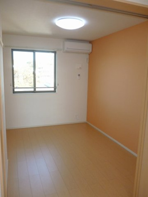 【居間・リビング】 | メゾンドシュシュリヴィエール | ゆったりとした居間です