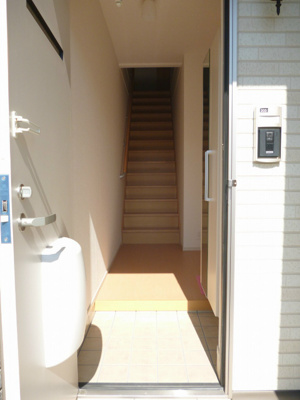 【玄関】 | メゾンドシュシュリヴィエール | 玄関先に階段があり、プライバシーが守られます（＃^.^＃）