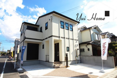 【外観】 | 宇治市伊勢田町南遊田　新築戸建 | 開放的な《角地》広い前道のポジションに、新築戸建が完成しました！最寄り駅や買物施設に金融機関など暮らしに必要な施設が徒歩圏内にあります＼(^^)／