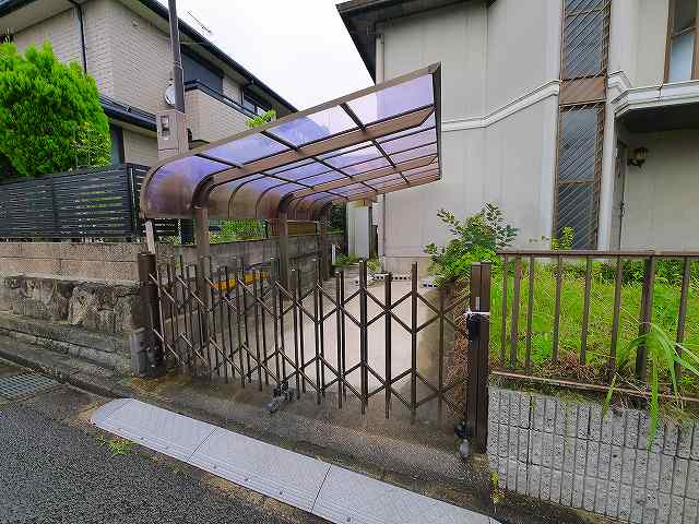 川村借家の駐車場|駐車場に車を止められます
