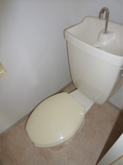 コーポ築揚のトイレ|ゆったりとした空間のトイレです