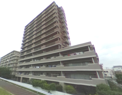【外観】 | 京急シティ多摩川 | 11階・南向きにつき日当たり良好です。
快適な床暖房、収納力のあるウォークインクローゼット設置。