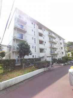 【外観】 | 南向き・最上階・両面バルコニーにつき陽当たり・通風良好です。
そうてつローゼンまで徒歩3分と買物便利♪