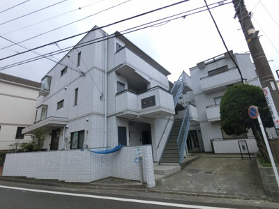 【エントランス】 | パーソネージュ横浜 | 反町駅徒歩12分・バス停徒歩1分の好立地。
大学近くのため投資に向いてます。