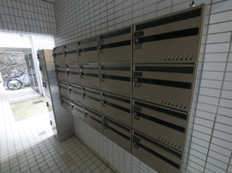 【その他共用部分】 | 集合ポストです。
郵便物はこちらからお取りください。