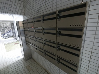 【その他共用部分】 | パーソネージュ横浜 | 集合ポストです。
郵便物はこちらからお取りください。