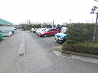 【駐車場】 | 平置き駐車場です。
お車をお持ちの方も安心です
