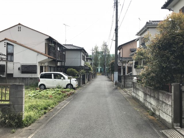 鴻巣市神明３丁目の売地の前面道路含む現地写真|西側から撮影。2020年4月17日 10：30頃。