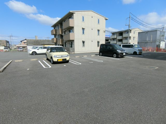 セジュールオッツT’の駐車場