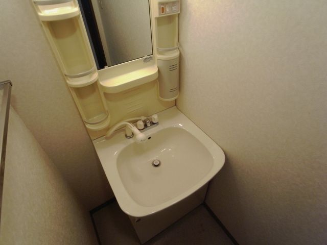 富士産業ビルの洗面所
