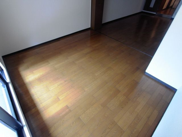 富士産業ビルの居間・リビング