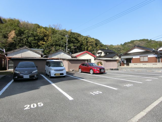 フォレスト　ハイツの駐車場