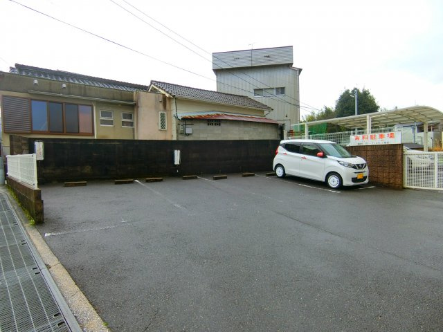 木戸貸家の駐車場
