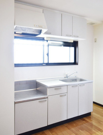 カンファート三潴のキッチン|たっぷりとした収納スペースです