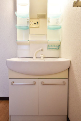 カンファート三潴の洗面所|おしゃれな居間です