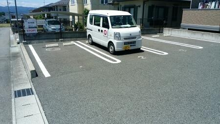 セジュールウィスタリアⅣの駐車場