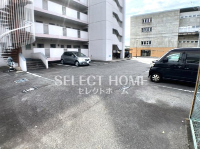 【駐車場】 | グランドール日名南 | 駐車場に車を止められます