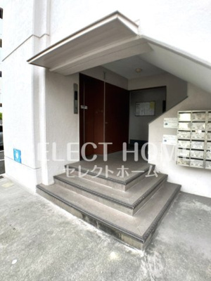 【エントランス】 | グランドール日名南 | 清潔なエントランスです