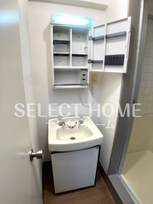 【独立洗面台】 | グランドール日名南 | 独立洗面台、小物を置くことができて便利です同型タイプ