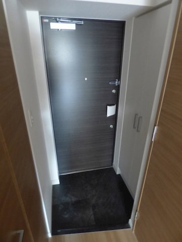 プレサンス三宮東フィールの玄関