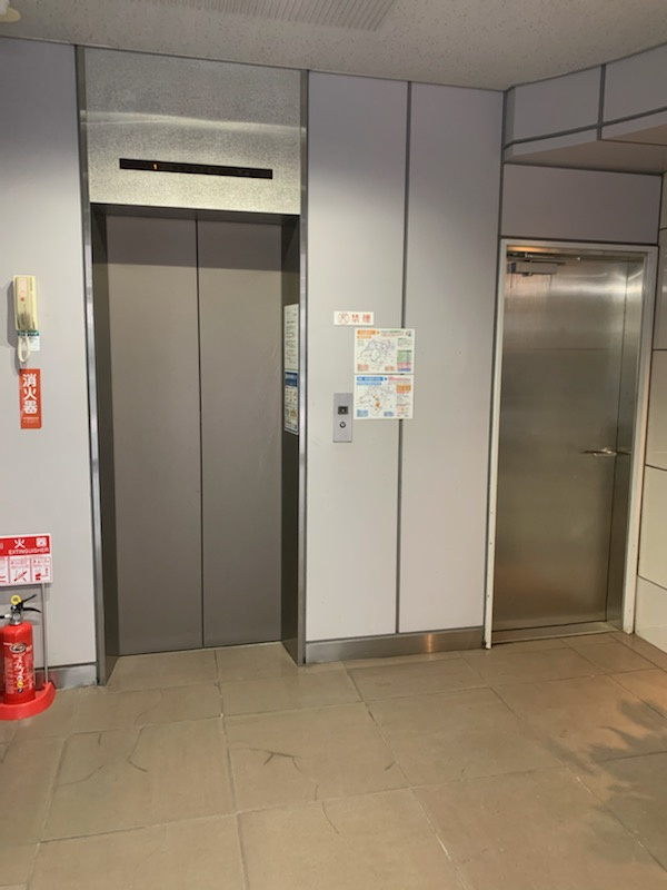 テラサキ第５ビルのエントランス