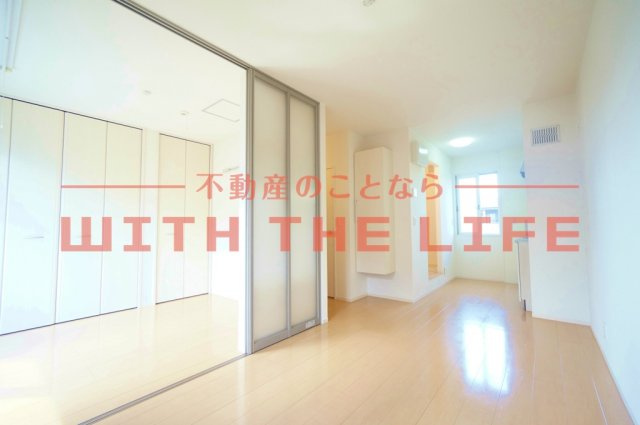 ファルコン久留米高校駅前【10，000円キャッシュバック対象物件】の居間・リビング|使いやすいリビングです