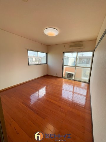 ベルメゾン室岡の居間・リビング