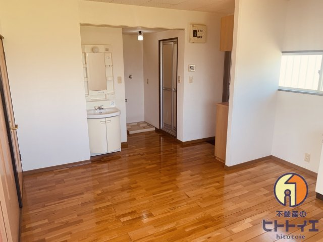 ベルメゾン室岡の内装|明るい室内です