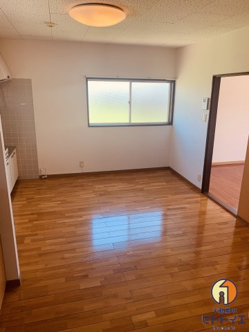 ベルメゾン室岡の洋室|中はこのようになっています