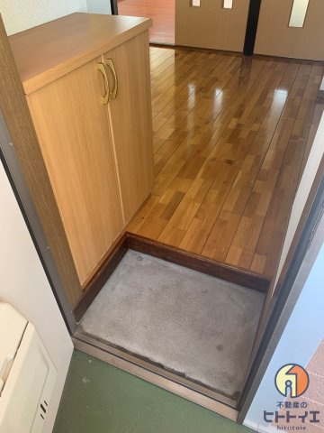 ベルメゾン室岡の玄関|収納もある玄関です