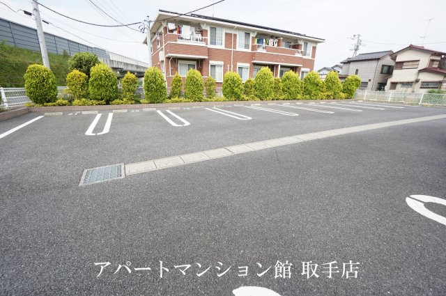 フィオーレBの駐車場